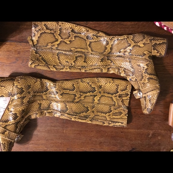 Kate Spade python boots 9 but fit 8.5 LAST CHANCE - Picture 4 of 7